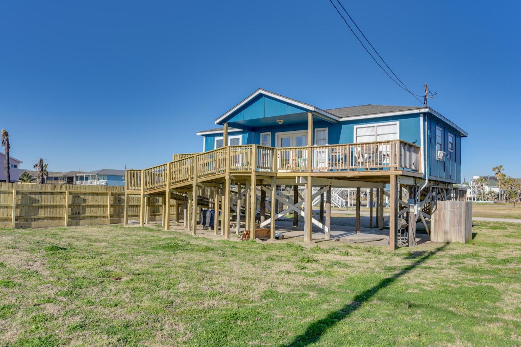 Second-Row Surfside Beach House Newly Renovated! 외부 사진
