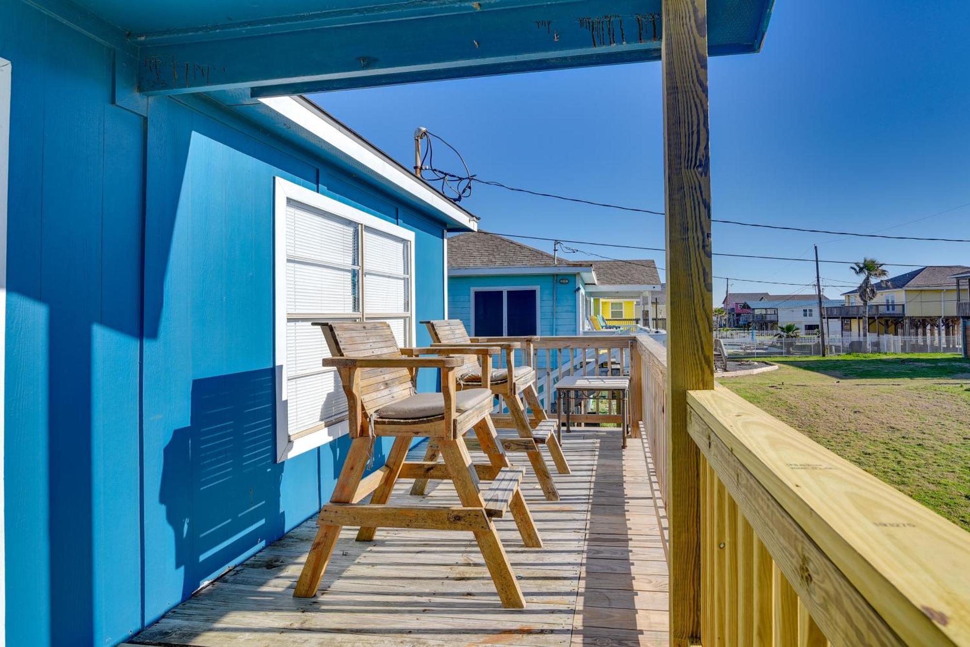 Second-Row Surfside Beach House Newly Renovated! 외부 사진