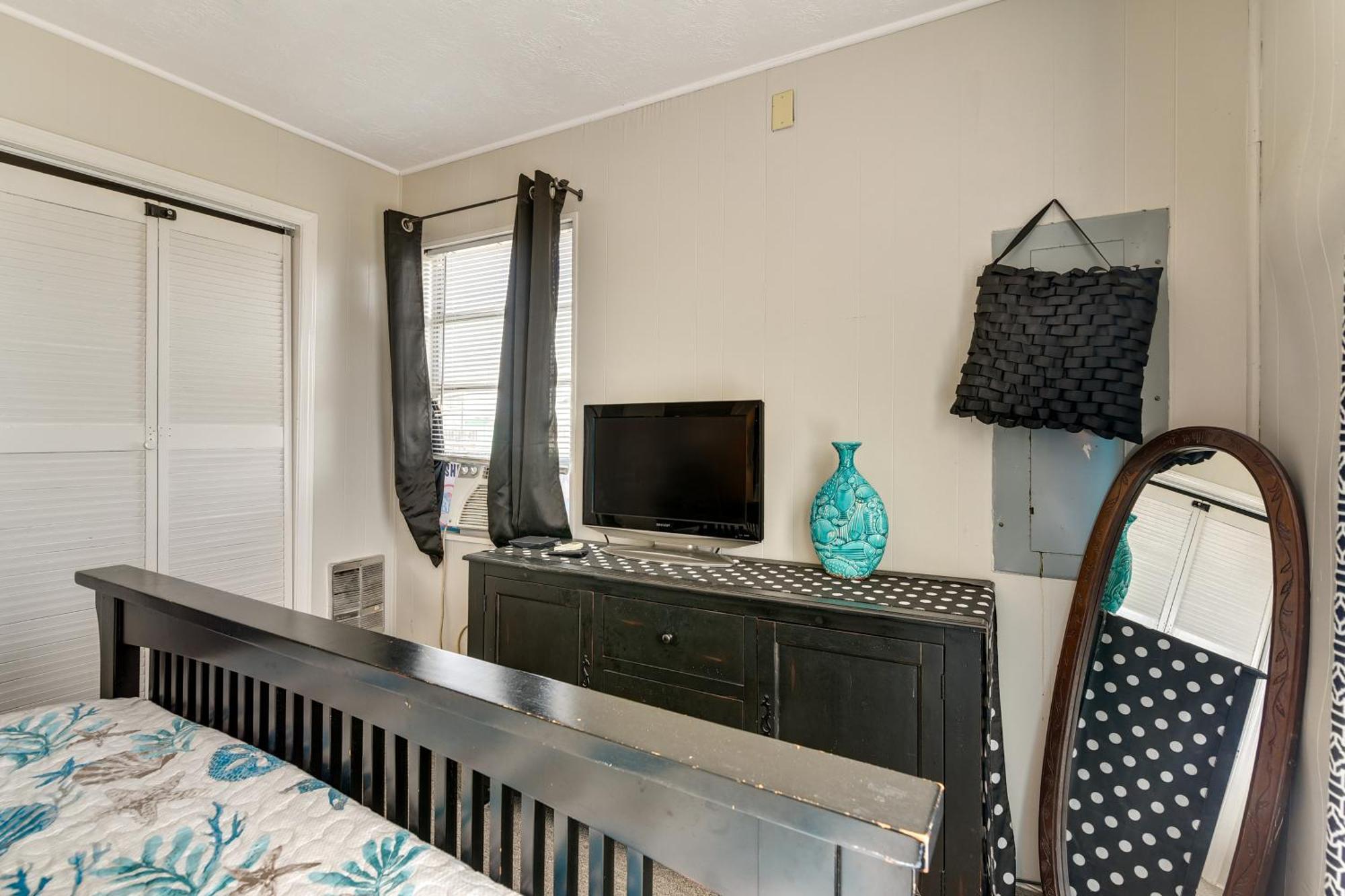 Second-Row Surfside Beach House Newly Renovated! 외부 사진